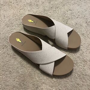 Volatile WOMEN'S VOLATILE ABLETTE WEDGE SANDALS